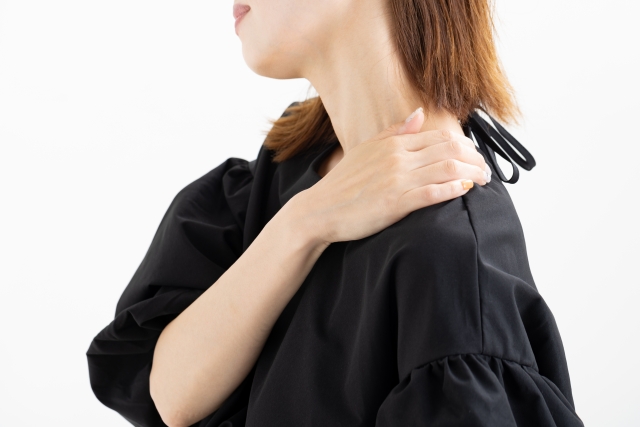 季節の変わり目に肩こり・頭痛が起こるのはなぜ？原因と接骨院でできる対策